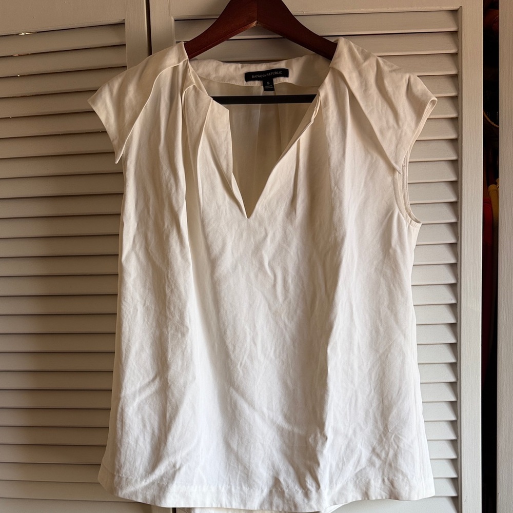 Banana Republic Cream Cap Sleeve Blouse